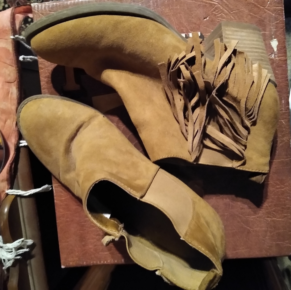 Women's boots size 9